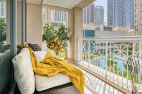 Maison Privee - Radiant Urban Retreat with Iconic Burj Khalifa Vws
